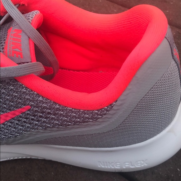 Nike Flex TR 17 Training Sneaker - Picture 8 of 8